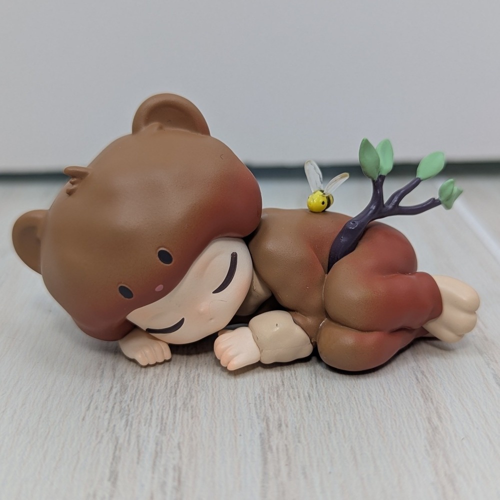 52TOYS Sleep Forest Elf Series Winter Bear Figure Sleeping Brown Bee 52 Toys
